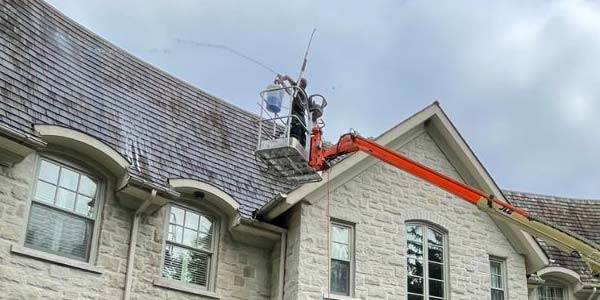 roof-cleaning-services